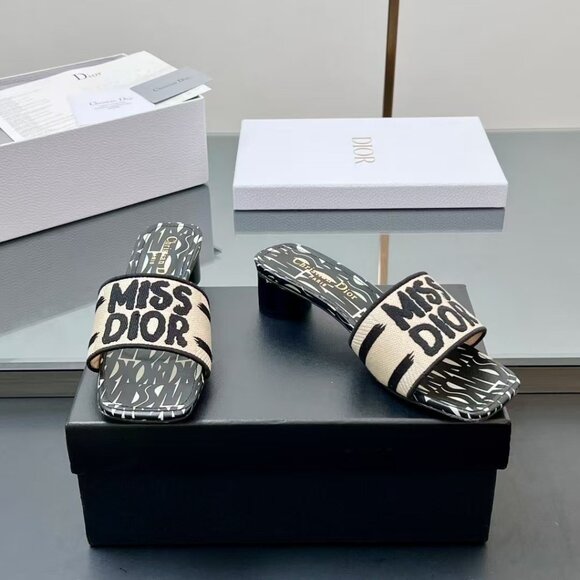 Dior embroidered slippers high heels
